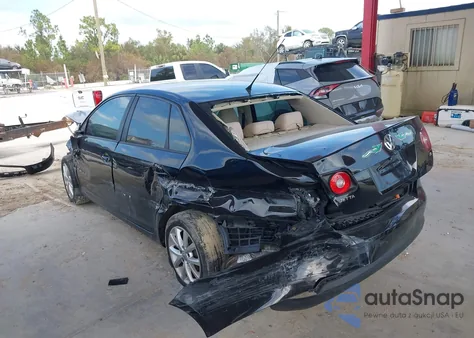 2010 Volkswagen Jetta Limited Edition z USA, uszkodzony, nr VIN 3VWAZ7AJ1AM096355